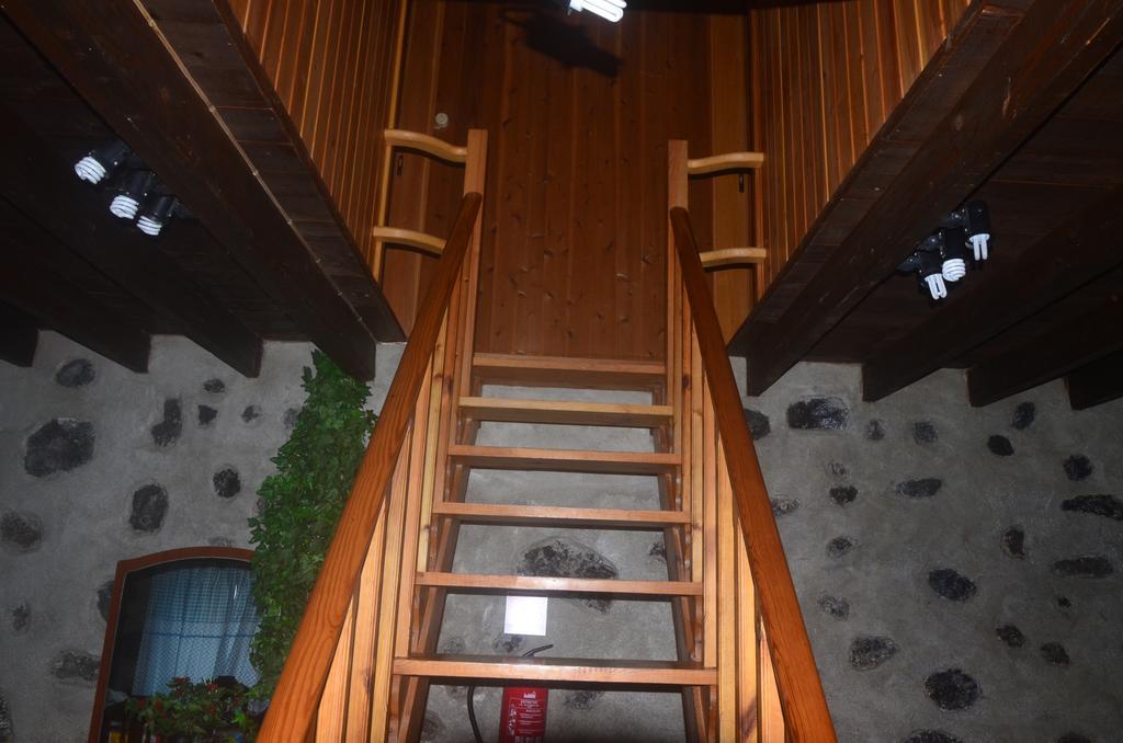 Join Our Relaxed House Near The Beach - Mosteiros Mosteiros  Exterior foto